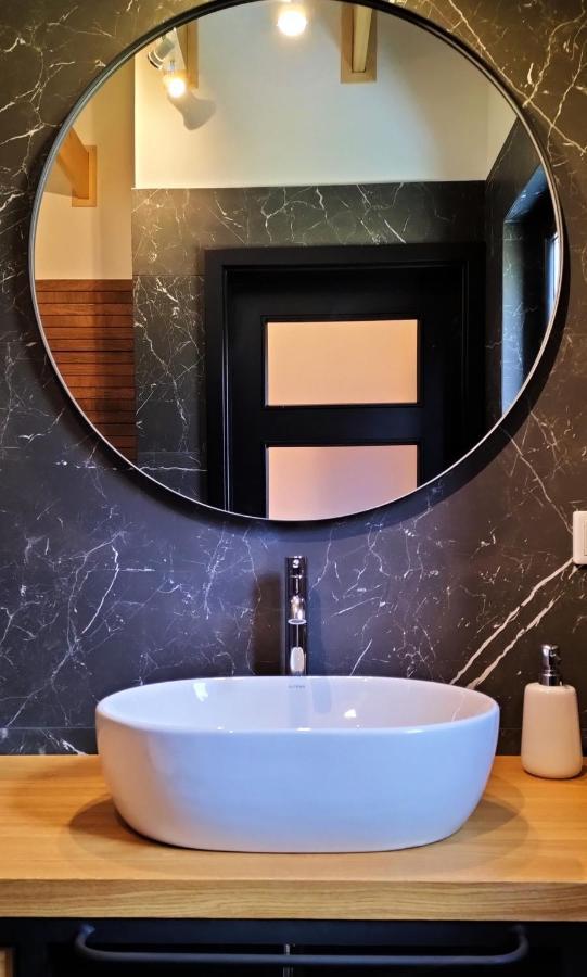 Dzikie Lisko - Apartament Z Klimatyzacja Lesko Bagian luar foto